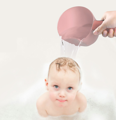 아기 머리 세척을 위한 손잡이 휴대용 Bath 샴푸 행구기 컵을 가진 플라스틱