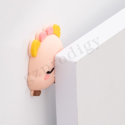 만화 플라스틱 문 쐐기 자동 접착 잘 고정된 문 버팀쇠